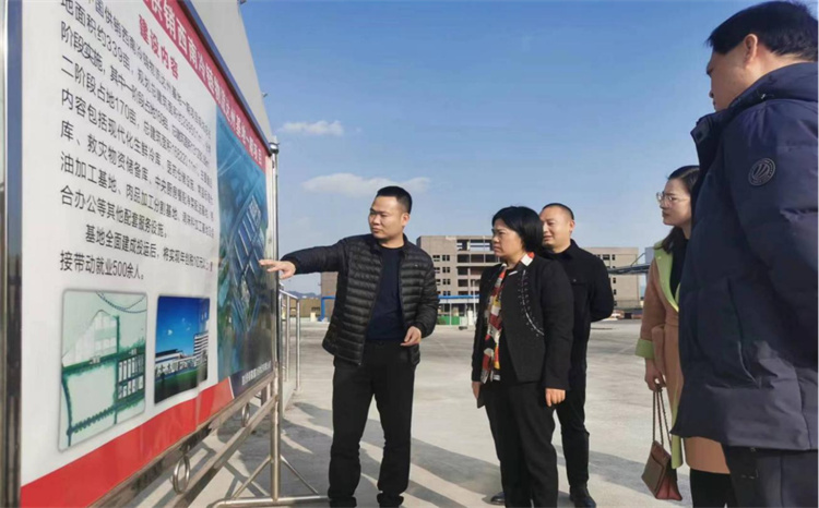 達(dá)州市婦聯(lián)主席趙本權(quán)帶隊到四川供銷西南冷鏈物流基地開展調(diào)研、慰問工作