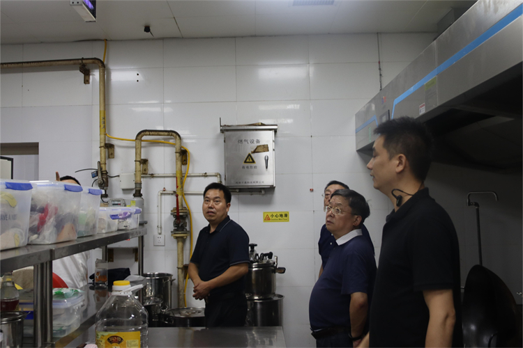 省供銷社黨組成員、理事會副主任向偉益帶隊檢查指導棉麻集團安全生產工作