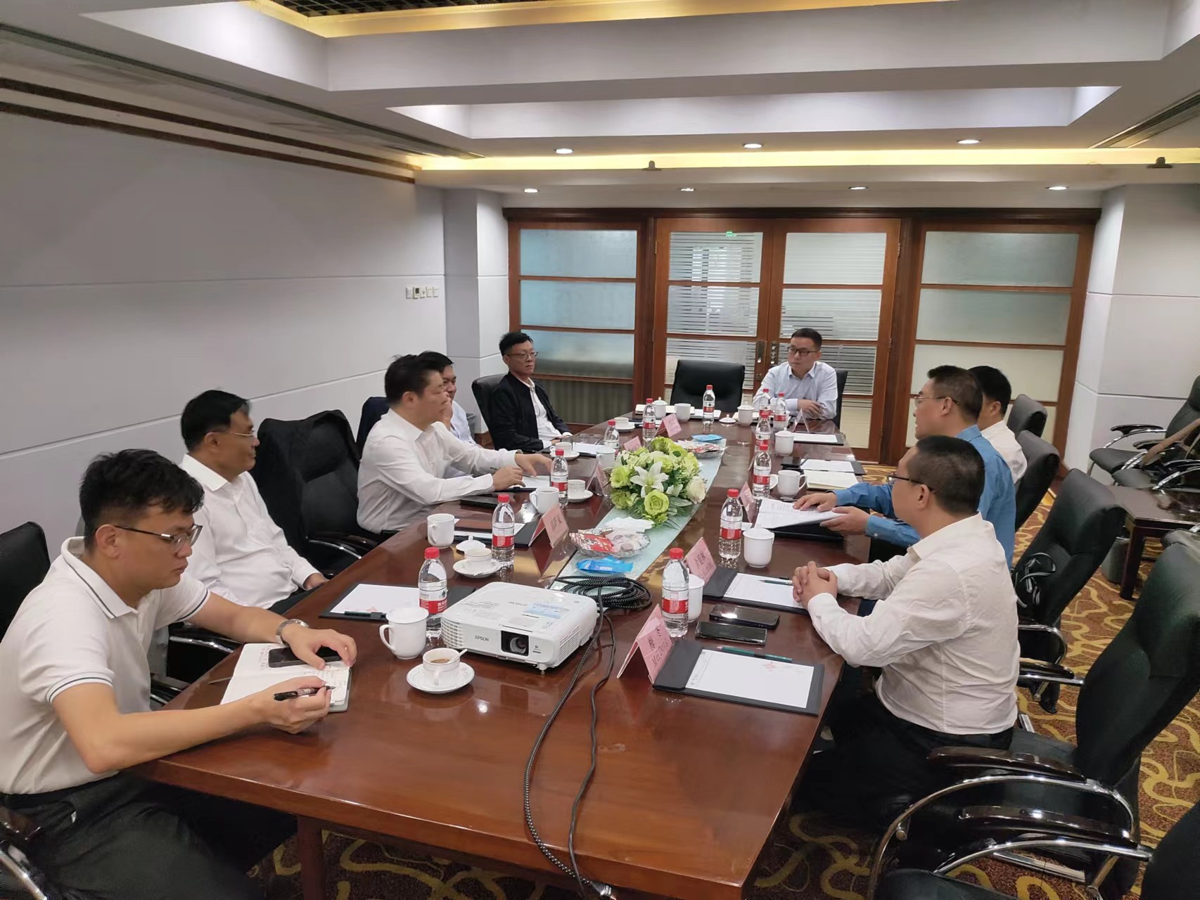 鄧華應(yīng)邀參加泰國(guó)國(guó)家石油集團(tuán)訪(fǎng)問(wèn)團(tuán)合作洽談會(huì)